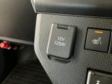 【アクセサリーソケット】12Vの電源は使いやすい位置に装備!用途は様々、スマホの充電やドラレコの電源として役に立ちます♪