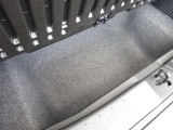 フロアの下にも荷物などを収納できるサブトランクも備えています。荷室内で散らかりがちな荷物を整理整頓なんてのもイイですね♪