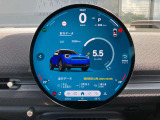 円形有機ELセンターディスプレイ、ミュージックサーバー、Bluetooth、ハンズフリーフォン付。