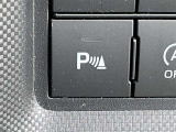 車両の四隅の障害物を検知して音や表示で知らせてくれる「コーナーセンサー」を装備!見えにくいバンパー周辺の距離感をサポートしてくれるため、狭い駐車スペースへの駐車や、入り組んだ住宅街のすれ違いも安心です