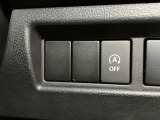 【アイドリングストップ機能】信号待ちなどで車を一時停止させた際、自動的にエンジンがストップする機能。燃費に優れ、環境にも良いです!