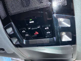 レクサスオーナー様をお守りするためのヘルプネットスイッチです。万一の際は専門オペレーターにつながり、警察や消防への緊急通報をサポートします。