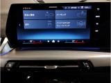 シフトレバー周辺に搭載されたiDrive(ナビのコントローラー)はドライバーの運転姿勢を崩さず、直感的に操作が可能で御座います