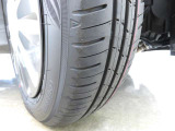 「155/65R14」サイズのタイヤが装着されています。