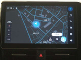 ディスプレイオーディオ(コネクティッドナビ対応)PLUS搭載。T-Connectご契約で2028年6月まで無償で利用できるナビ(期限到来後は有償)と、解約後も利用できる車載ナビが搭載されています。