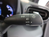 車外の明るさに応じて、自動的にライトの点灯・消灯をしてくれます
