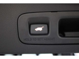 パワーテールゲート装備!荷物を持っていてもスイッチ一つでテールゲートの開閉が可能です!