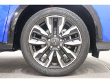 純正のアルミホイールが足元を飾ります!タイヤサイズは215/60R16になります。