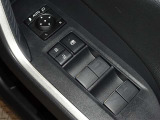 電動格納式ドアミラー・パワーウインドウを装備しています。