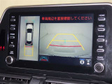 後方の見える安心をお届けするバックガイドモニター付:バックするときのアシストラインもあって楽々バック!車庫入れや縦列駐車をサポートし、苦手な駐車も安心です!今やもう手放せない装備ですネ♪