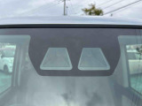 予防安全機能「スマートアシスト」が、毎日の運転で感じる不安や緊張を減らし、ヒヤッとするシーンの回避をサポートします。