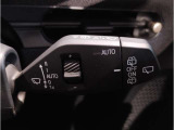 MINIの内装はとにかく『円』に拘ったデザインコンセプトが一目で伝わってきます。これほど円形に拘った車は他に御座いません。伝統のデザイン、トグルスイッチなど遊び心のある内装で御座います。