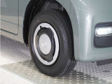 ◆純正ホイール装着車◆シンプルなデザインのホイールキャップ付きです。