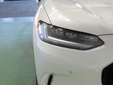 LEDヘッドライトは、点灯の瞬間から光量を発揮し、突然暗くなるトンネルなどでの安定感を高めます。
