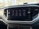 Volkswagen純正のナビゲーションです!少ない動作で必要な情報をご確認可能です!スマートフォンとも連携可能です!