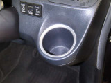 運転席にカップホルダーを装備しております。