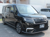 当社の優秀なスタッフがしっかり点検整備をさせていただいてからご納車いたします!さらに!エンジンオイル、エレメント・ミッションオイル・ワイパーゴムを新品交換になります!これで安心して乗って頂けます!