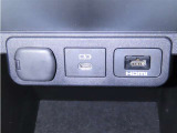 HDMI端子とパワーアウトレットを装備しております。
