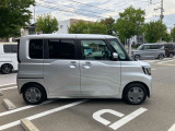 サイドのプレスラインは軽自動車でも手を抜かないデザインです★