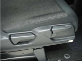 ◆パワーウィンドウスイッチ◆運転席から全席の窓の開閉操作を行うことが出来いつでも換気ができます!
