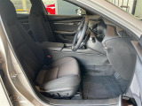 運転席にはパワーシートがあります