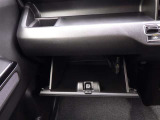 トヨタ認定中古車保証付!(1年間、距離無制限 HV車はHV保証付) 別途延長保証もご用意しております♪ ぜひ現車を確認にご来店ください