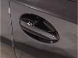 車の乗り降りの際に必ず触るドアハンドルです。使用感が気になる方はお気軽にお申し付けくださいませ。