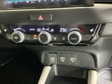 フルオートエアコンは希望の温度設定で風の温度も風量も自動調整で年中快適です。