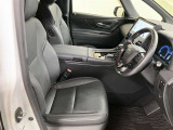 高いホールド性で運転姿勢が安定します。長距離ドライブでも疲れにくいのが魅力です。快適なドライビングライフをお送りください♪
