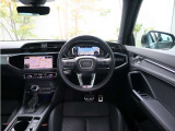 内装はシンプルに使い勝手を考え作られています。お車を運転する感覚をダイレクトに体感して頂けます。室内も広くロングドライブにも快適にお過ごしいただけます。