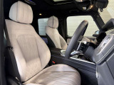 メルセデスのシートは、少し硬めに出来ておりますので、長時間の運転でも疲れにくく、安全にドライビングをお楽しみ頂けます
