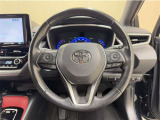ステアリングスイッチ搭載!手を離さずに手元のスイッチでさまざまな操作が可能。運転中、視線をそらさなくても操作ができて安全です!