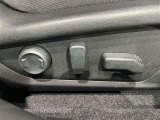 パワーシート搭載♪細かい姿勢調整がワンタッチでできて、長時間運転でも疲れにくい快適装備です。