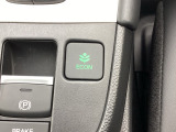 ECONモードの機能として、「燃費が良くなるアクセル制御」があります。アクセルペダルを余分に踏み込んでしまった場合でも、自動的に燃料の噴射量を抑え、エンジンの効率が良い領域で働かせるようにします。