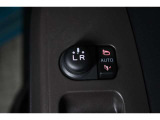 狭い場所も苦になりません。電動格納ドアミラー装備。