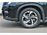 純正18インチアルミホイール、タイヤサイズ 225/55R18
