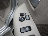 ドアミラーの鏡面の調節、格納は運転席からすべて操作できます!