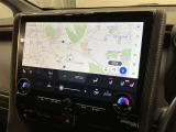 純正ナビを装備。タッチパネル式で使いやすく、お出かけもラクラクです。