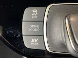 【EVモード】駆動用電池から電力を供給し、電気モーターのみを使って走行するモードです。住宅街や屋内の駐車場などで、騒音や排気ガスを気にすることなく走行することができます。