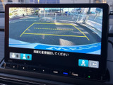 駐車時に後方の状況をしっかり確認でき、安全にバック操作をサポートします。狭い場所でも安心して運転できます。