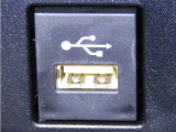 USB端子を装備しております。