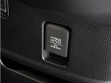 ◆アクセサリーソケット◆ドラレコの電源やスマートフォンの充電等に使用できる便利な電源ソケット!使いやすい場所に装備されています。