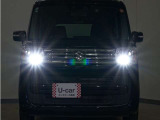 LEDヘッドライト(オートハイビーム機能付)が搭載されており、遠くまで明るく均一に照らし、高速道路等での安心感が向上しております。