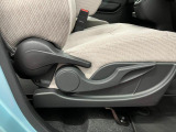 【運転席シートリフター】 体格に合わせたドライビングポジションに調整できます。