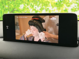高画質モニターで、様々な映像コンテンツを楽しめます。ドライブ中のエンターテイメントに最適です。