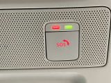 【SOSコール】事故や急病の時にボタンひとつで専門のオペレーターに接続。エアバックが開く事故の時は自動でオペレータに接続してくれます!