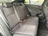 軽自動車の後部座席も足元スペース広々としていてシートの座り心地も良く快適にくつろげます♪