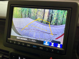 【バックカメラ】駐車時に後方がリアルタイム映像で確認できます。大型商業施設や立体駐車場での駐車時や、夜間のバック時に大活躍!運転スキルに関わらず、今や必須となった装備のひとつです!
