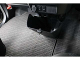 運転席と助手席の間にセンターロアボックスがあります!