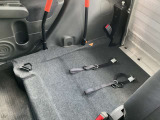 車椅子に乗ったまま乗車できます。